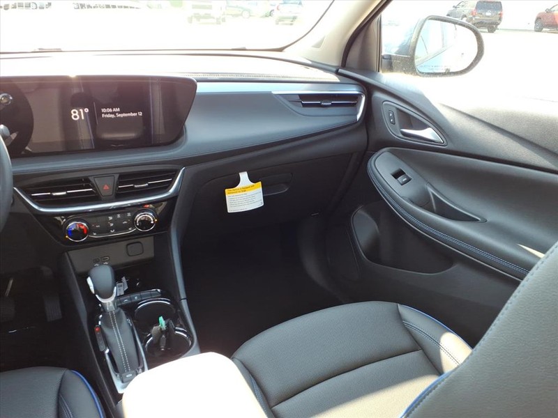 Buick Encore GX Vehicle Full-screen Gallery Image 6