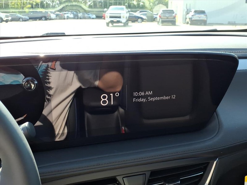 Buick Encore GX Vehicle Full-screen Gallery Image 8