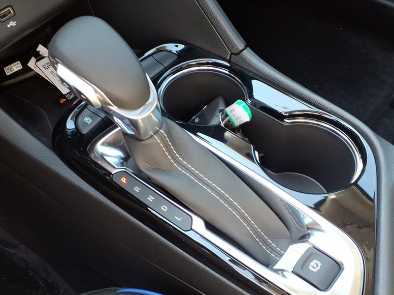 Buick Encore GX Vehicle Full-screen Gallery Image 11