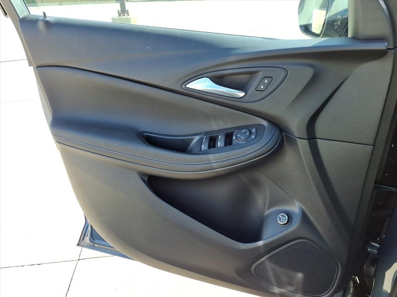 Buick Encore GX Vehicle Full-screen Gallery Image 15