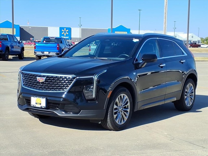 Cadillac XT4 Vehicle Full-screen Gallery Image 02