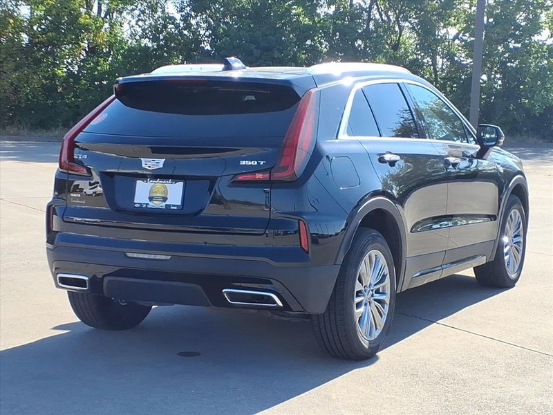 Cadillac XT4 Vehicle Full-screen Gallery Image 04