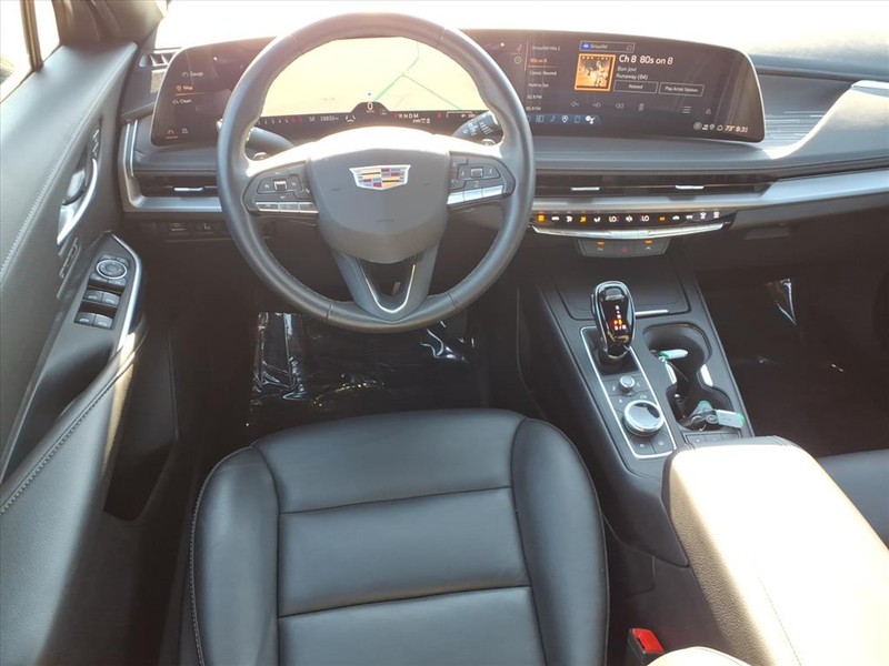 Cadillac XT4 Vehicle Full-screen Gallery Image 09