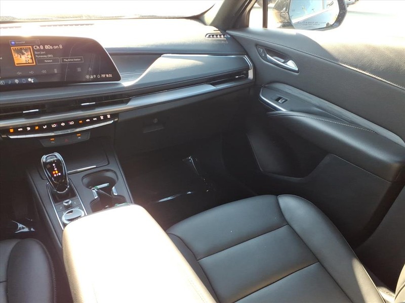 Cadillac XT4 Vehicle Full-screen Gallery Image 10