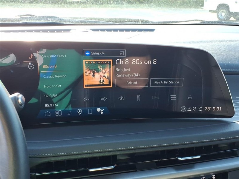 Cadillac XT4 Vehicle Full-screen Gallery Image 12