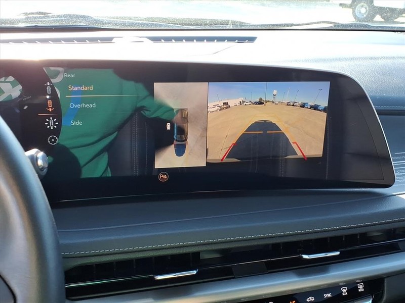 Cadillac XT4 Vehicle Full-screen Gallery Image 13