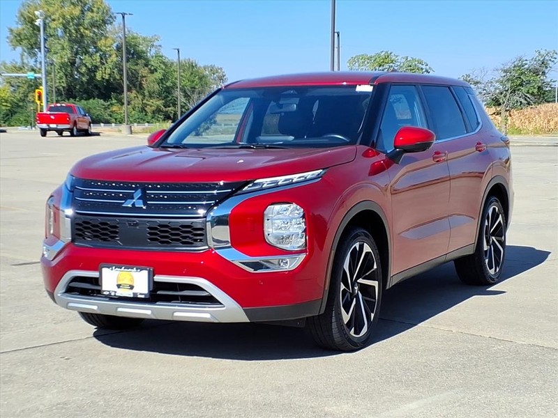 Mitsubishi Outlander Vehicle Full-screen Gallery Image 2