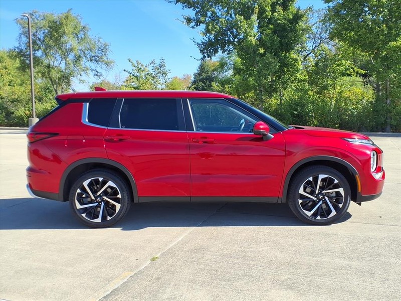 Mitsubishi Outlander Vehicle Full-screen Gallery Image 5