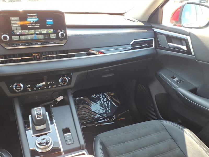 Mitsubishi Outlander Vehicle Full-screen Gallery Image 10