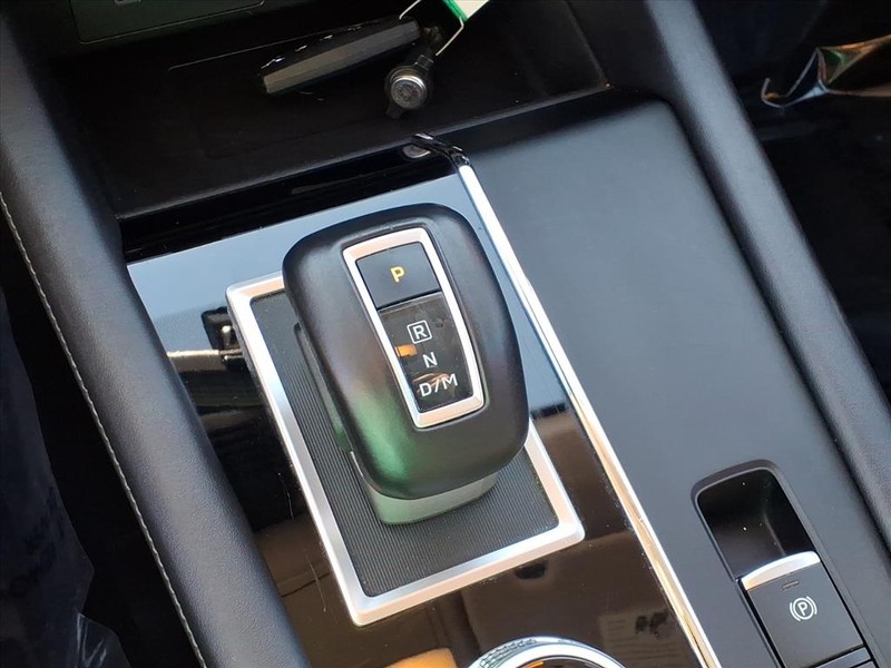 Mitsubishi Outlander Vehicle Full-screen Gallery Image 15