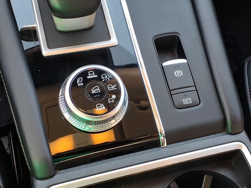 Mitsubishi Outlander Vehicle Full-screen Gallery Image 16