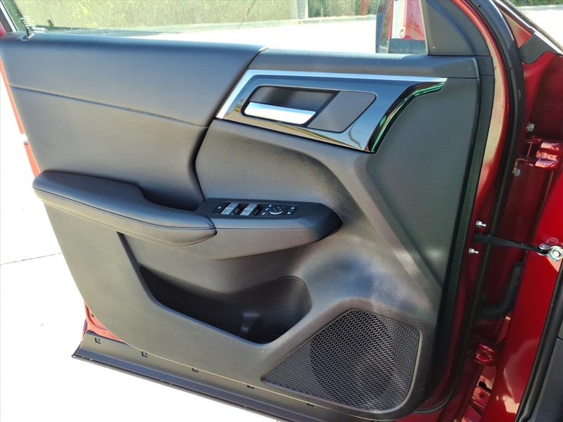 Mitsubishi Outlander Vehicle Full-screen Gallery Image 20