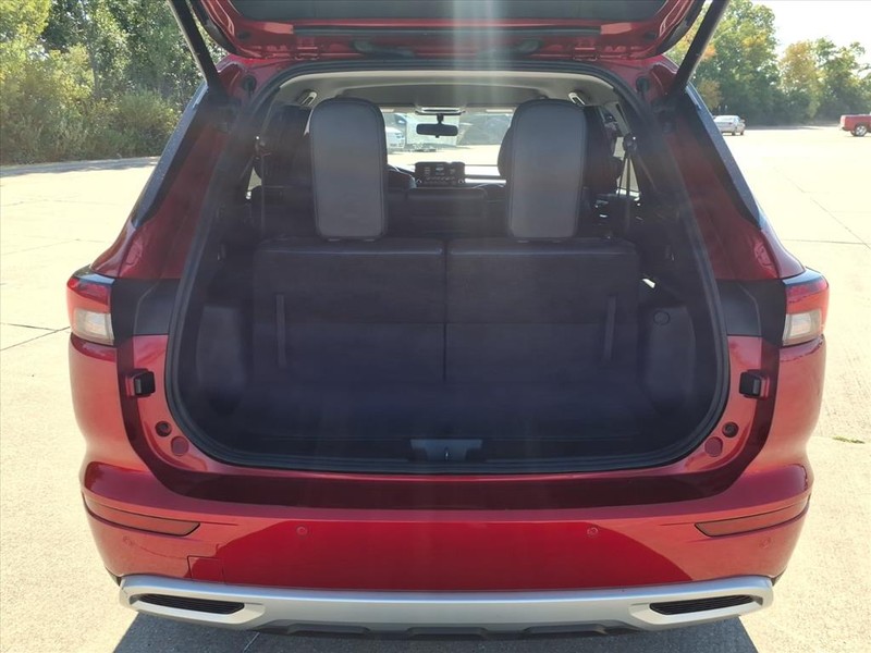 Mitsubishi Outlander Vehicle Full-screen Gallery Image 23