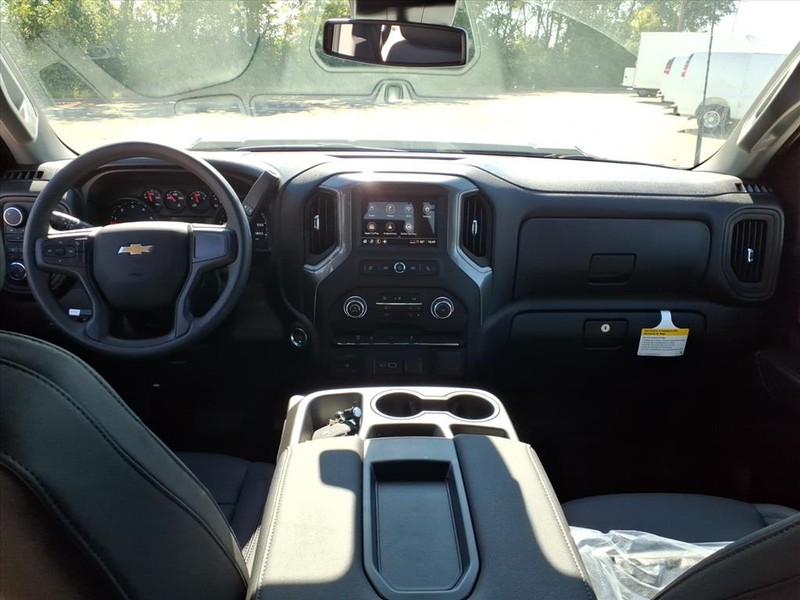 Chevrolet Silverado 3500HD CC Vehicle Full-screen Gallery Image 4