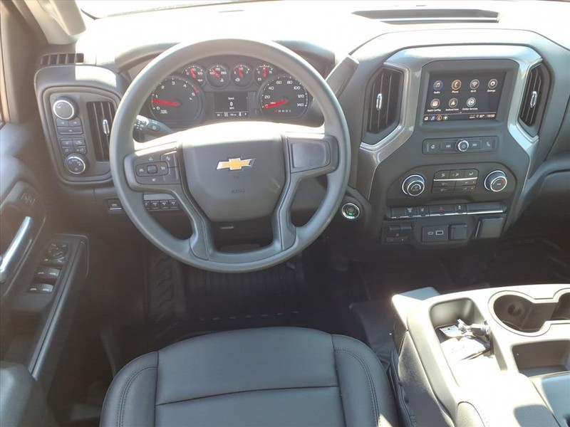 Chevrolet Silverado 3500HD CC Vehicle Full-screen Gallery Image 5