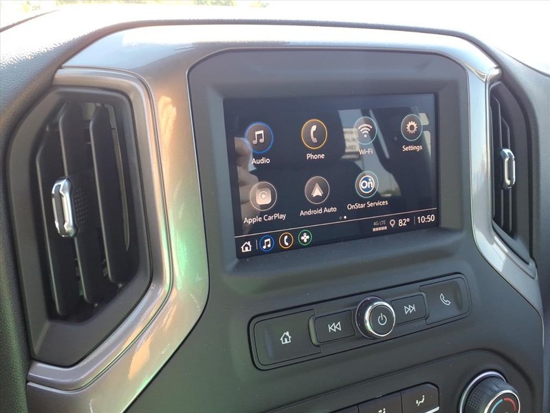 Chevrolet Silverado 3500HD CC Vehicle Full-screen Gallery Image 8