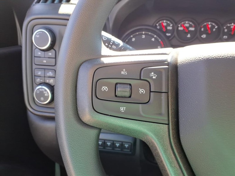 Chevrolet Silverado 3500HD CC Vehicle Full-screen Gallery Image 11