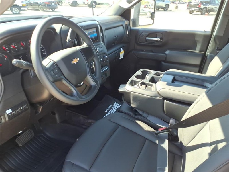 Chevrolet Silverado 3500HD CC Vehicle Full-screen Gallery Image 16