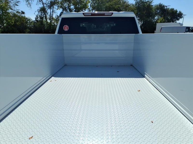 Chevrolet Silverado 3500HD CC Vehicle Full-screen Gallery Image 21