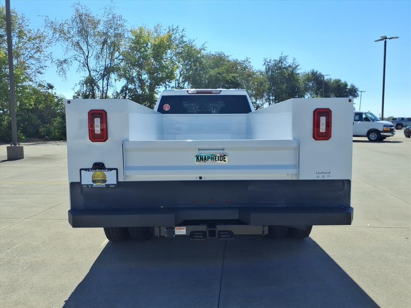 Chevrolet Silverado 3500HD CC Vehicle Full-screen Gallery Image 22