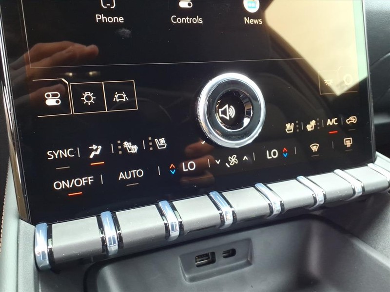 GMC Terrain Vehicle Full-screen Gallery Image 10