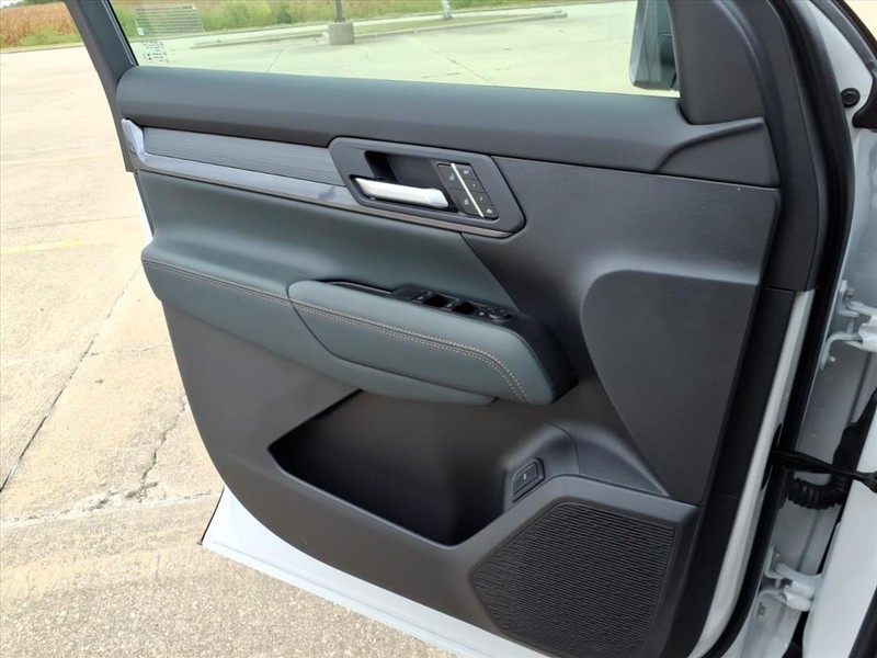 GMC Terrain Vehicle Full-screen Gallery Image 14