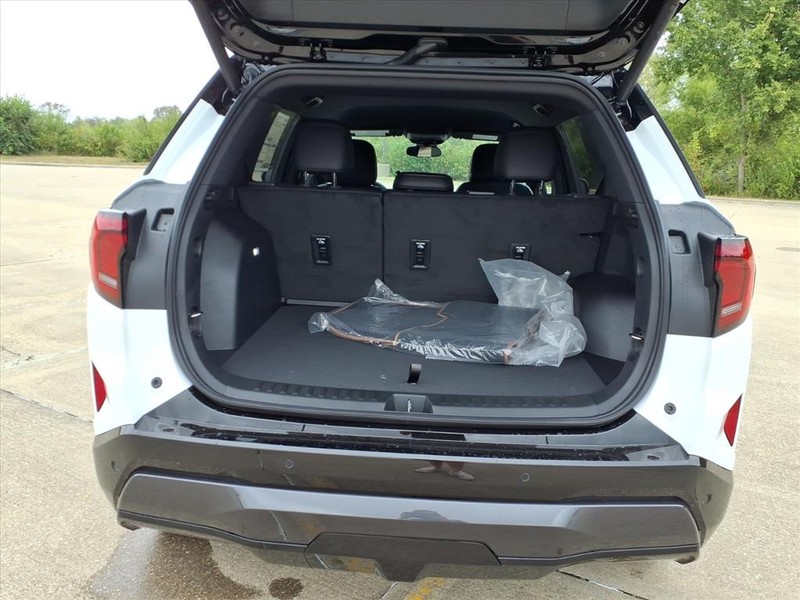 GMC Terrain Vehicle Full-screen Gallery Image 17