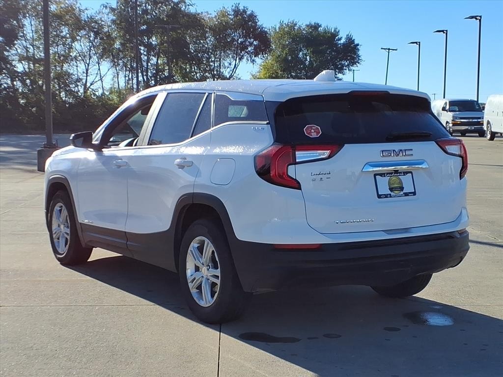 GMC Terrain Vehicle Full-screen Gallery Image 3