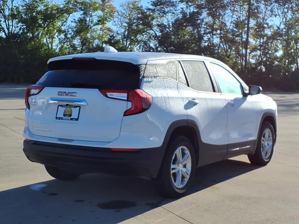 GMC Terrain Vehicle Full-screen Gallery Image 4