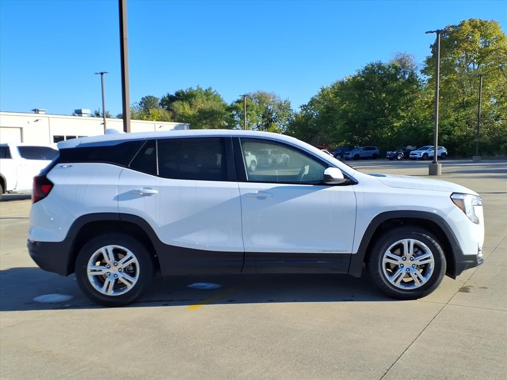 GMC Terrain Vehicle Full-screen Gallery Image 5