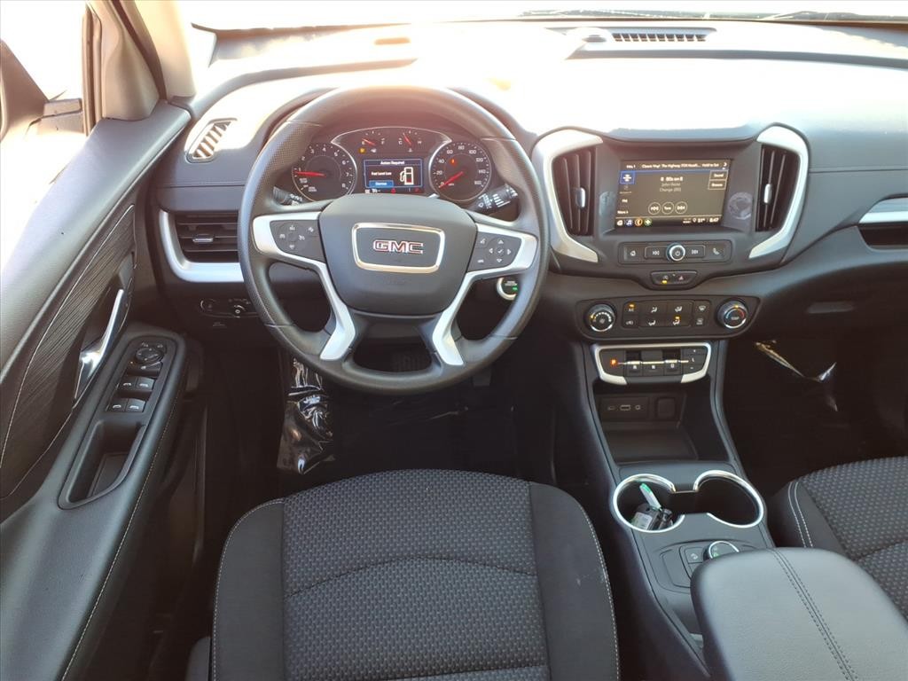 GMC Terrain Vehicle Full-screen Gallery Image 9