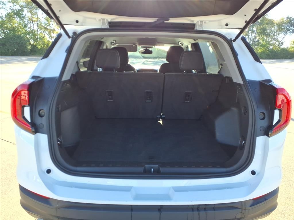 GMC Terrain Vehicle Full-screen Gallery Image 22