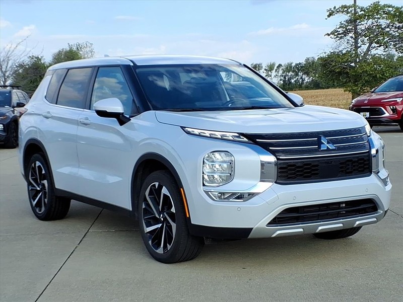 Mitsubishi Outlander Vehicle Full-screen Gallery Image 6