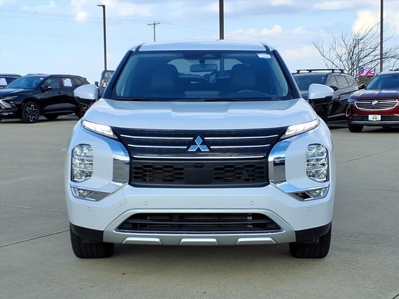 Mitsubishi Outlander Vehicle Full-screen Gallery Image 7