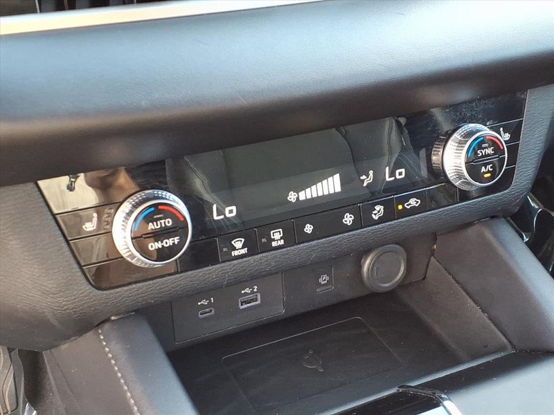 Mitsubishi Outlander Vehicle Full-screen Gallery Image 14