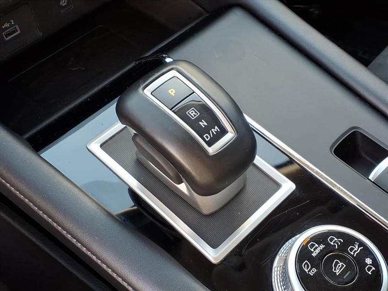 Mitsubishi Outlander Vehicle Full-screen Gallery Image 15