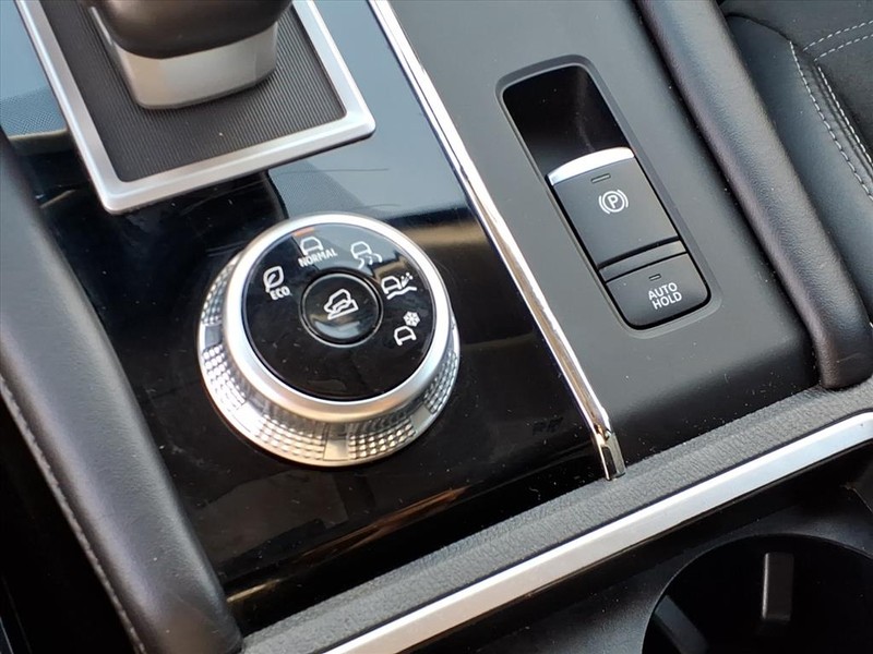 Mitsubishi Outlander Vehicle Full-screen Gallery Image 16