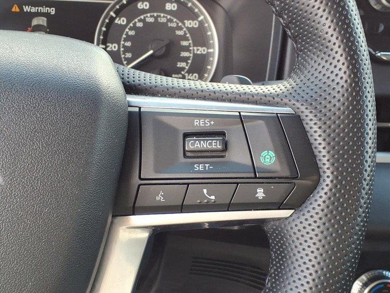 Mitsubishi Outlander Vehicle Full-screen Gallery Image 18