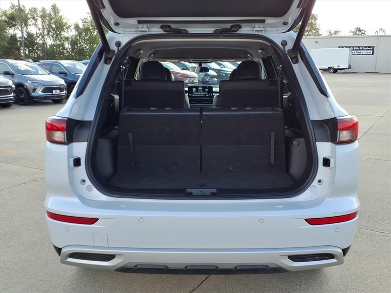 Mitsubishi Outlander Vehicle Full-screen Gallery Image 24