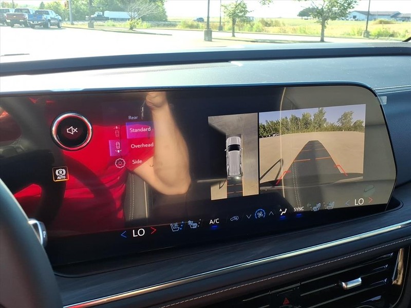 Chevrolet Tahoe Vehicle Full-screen Gallery Image 9