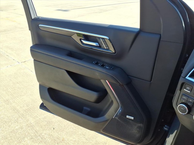 Chevrolet Tahoe Vehicle Full-screen Gallery Image 15