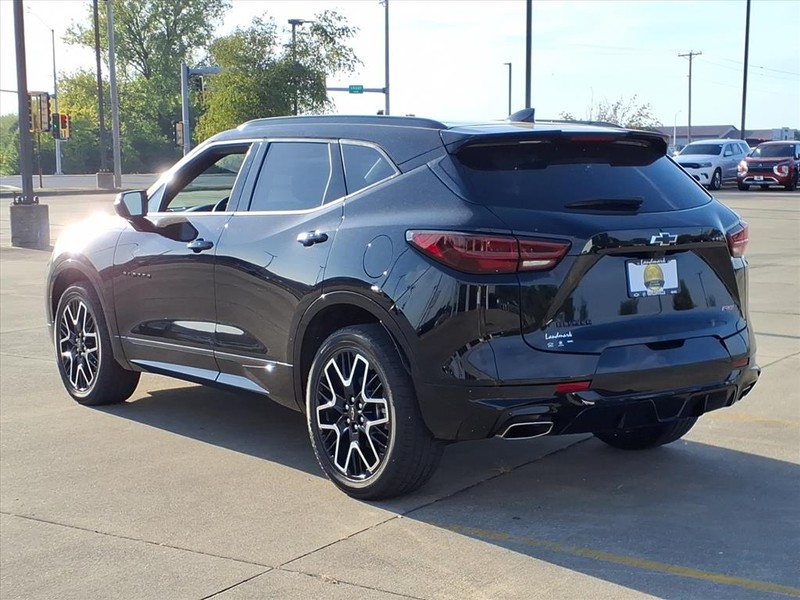 Chevrolet Blazer Vehicle Full-screen Gallery Image 03