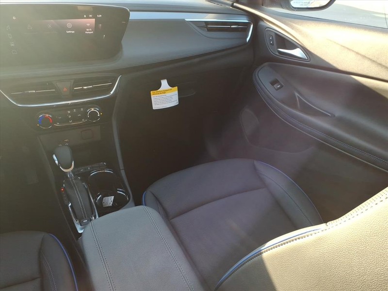 Buick Encore GX Vehicle Full-screen Gallery Image 6
