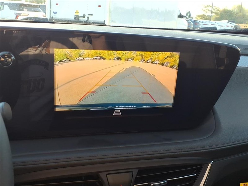 Buick Encore GX Vehicle Full-screen Gallery Image 9