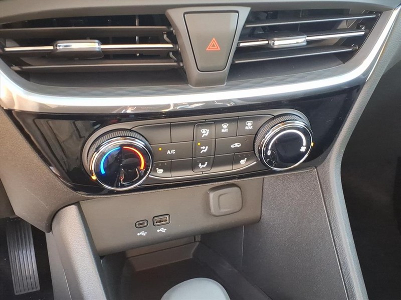 Buick Encore GX Vehicle Full-screen Gallery Image 10