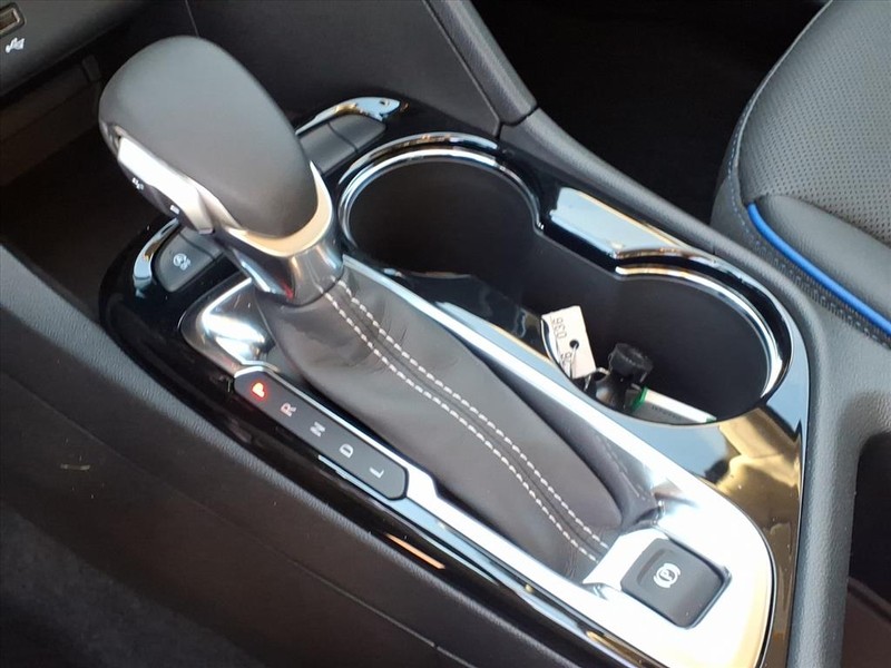 Buick Encore GX Vehicle Full-screen Gallery Image 11