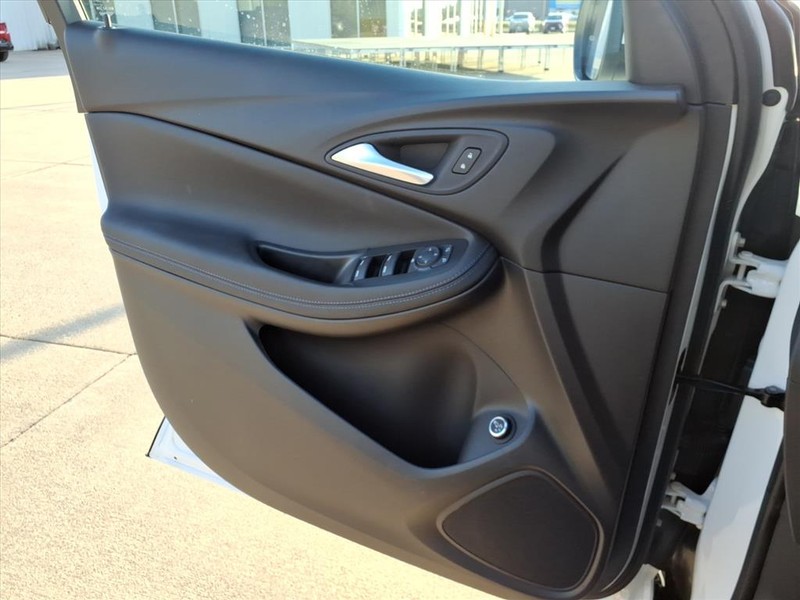 Buick Encore GX Vehicle Full-screen Gallery Image 15