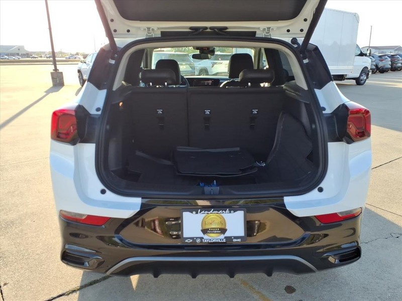 Buick Encore GX Vehicle Full-screen Gallery Image 18