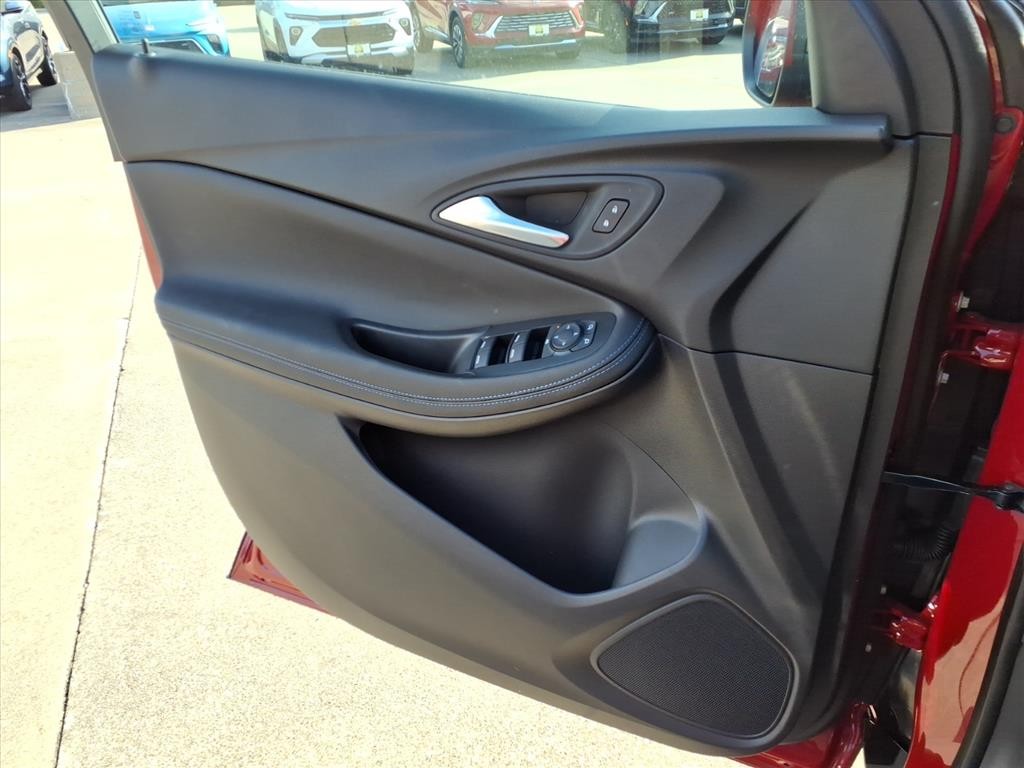 Buick Encore GX Vehicle Full-screen Gallery Image 15