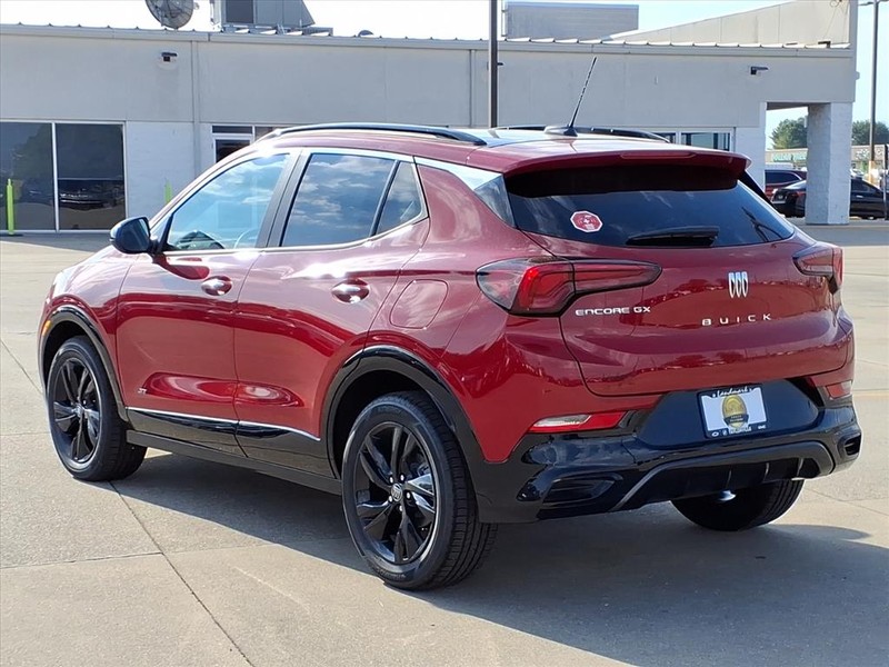 Buick Encore GX Vehicle Full-screen Gallery Image 3